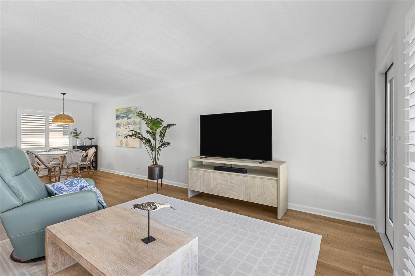 Image 6 of 41 For 521 Venice Avenue 16
