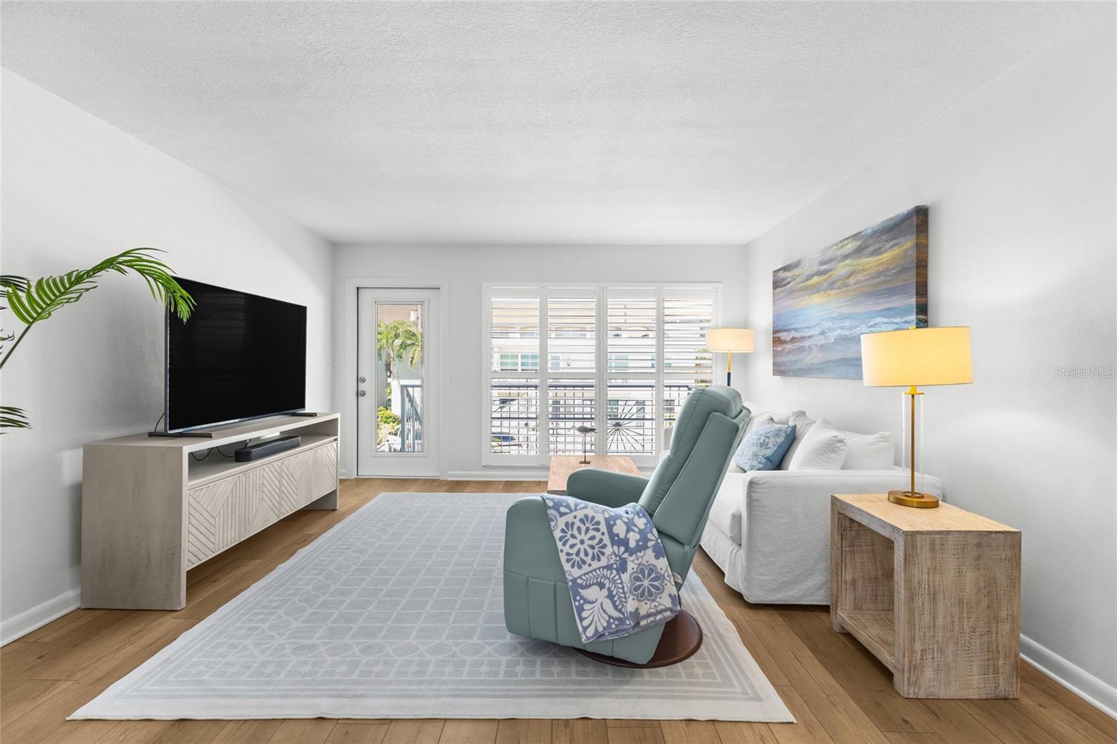 Image 7 of 41 For 521 Venice Avenue 16