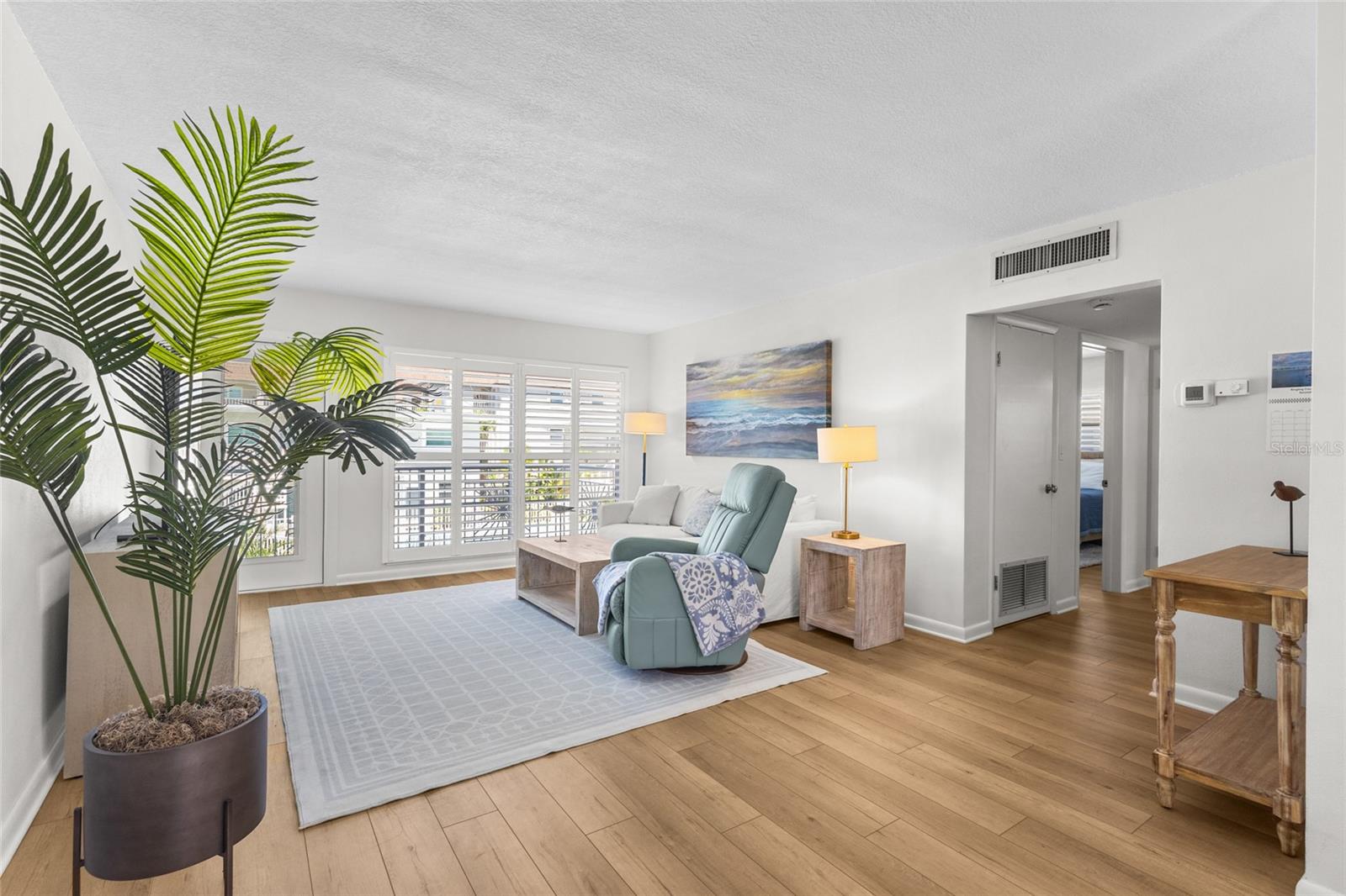 Image 8 of 41 For 521 Venice Avenue 16