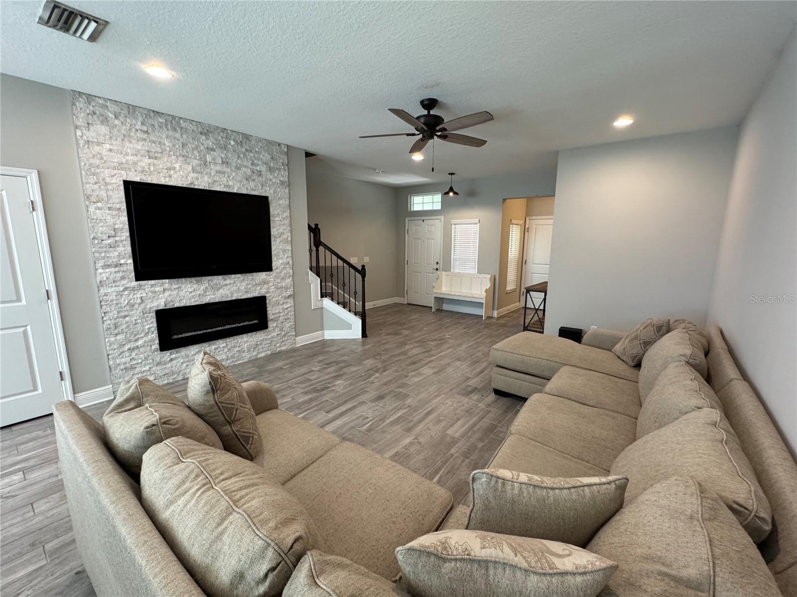 Image 9 of 23 For 5122 78th St Circle E