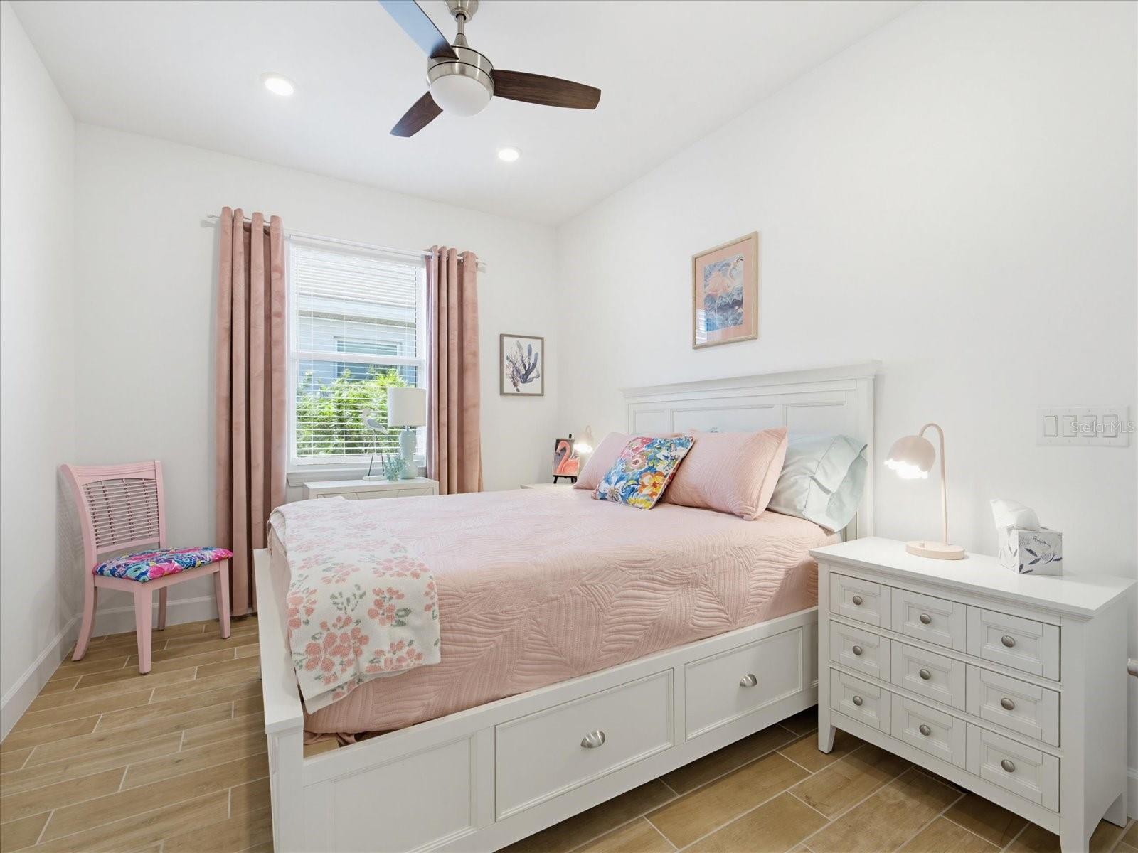 Image 27 of 75 For 10408 Sea Breeze Ridge Drive