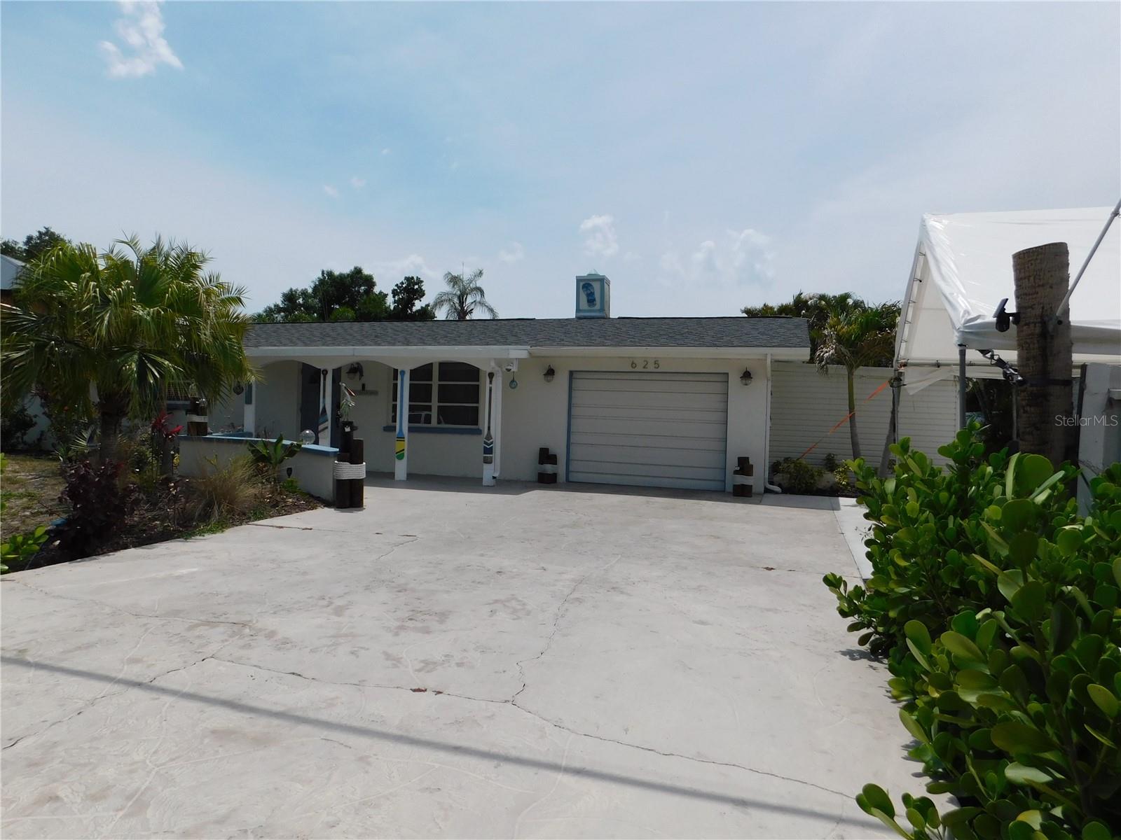 Listing Details for 625 Sandpiper Lane, NOKOMIS, FL 34275
