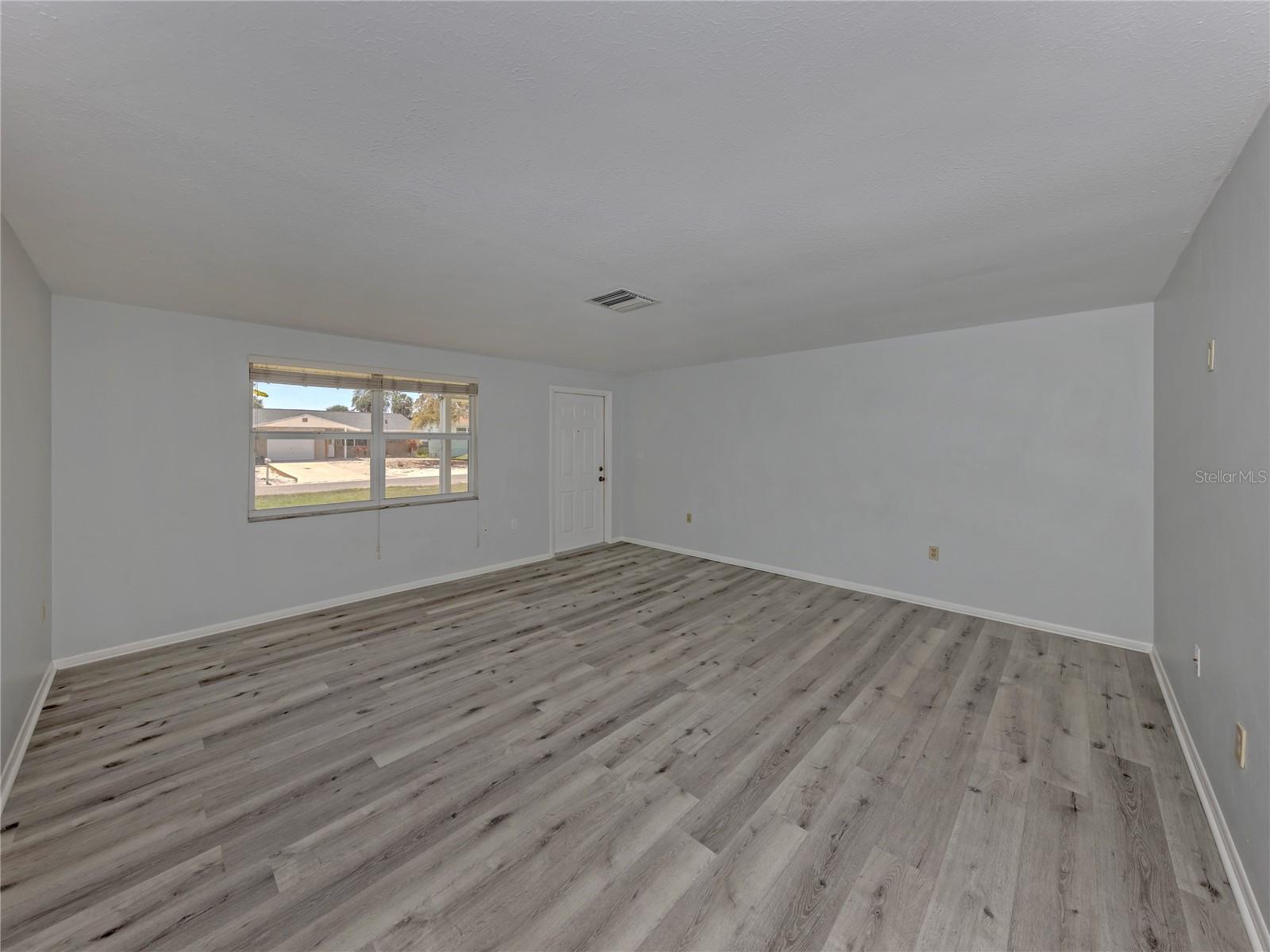 Image 4 of 33 For 320 Pavonia Road
