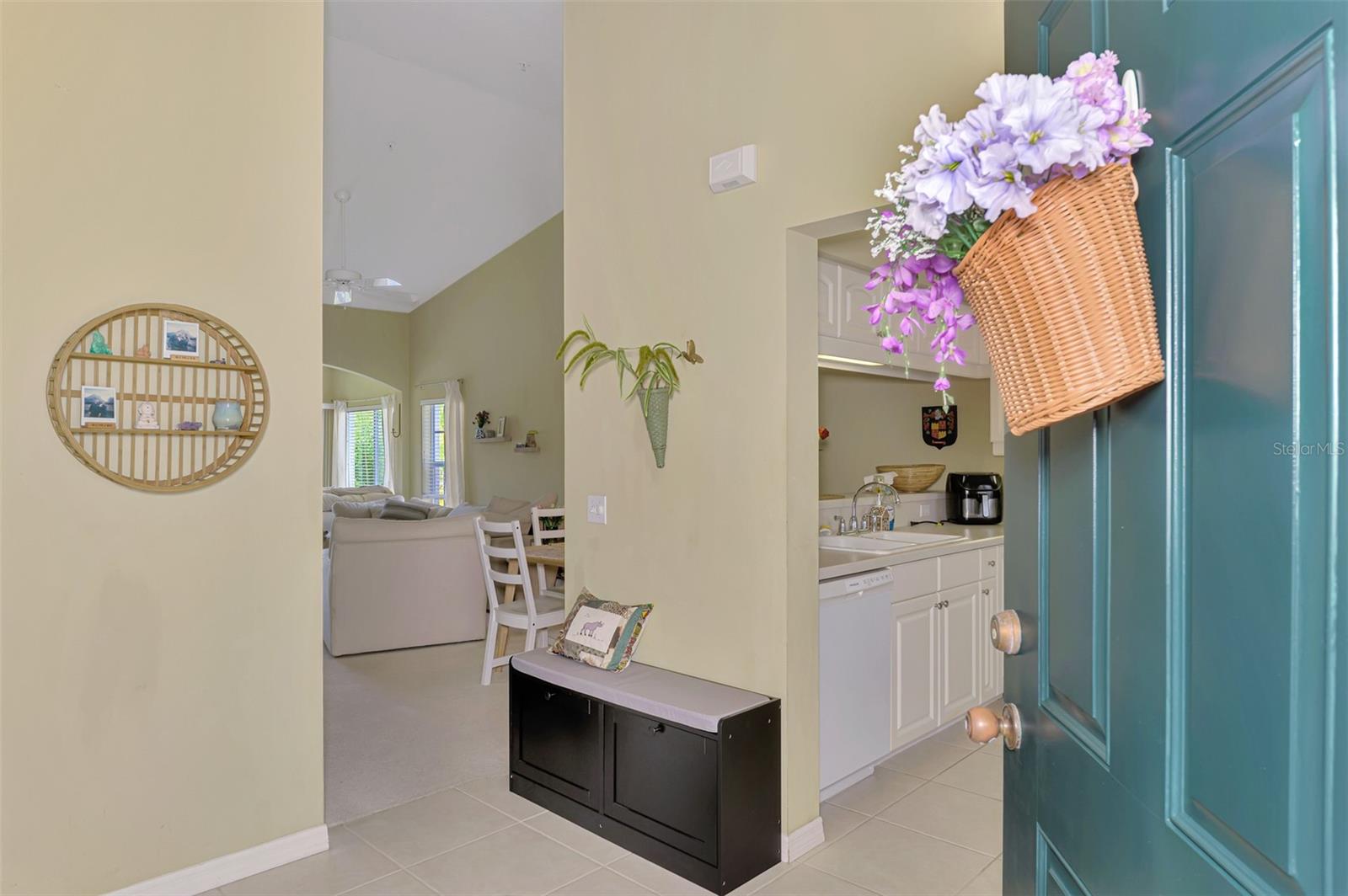 Image 15 of 70 For 900 Addington Court 203