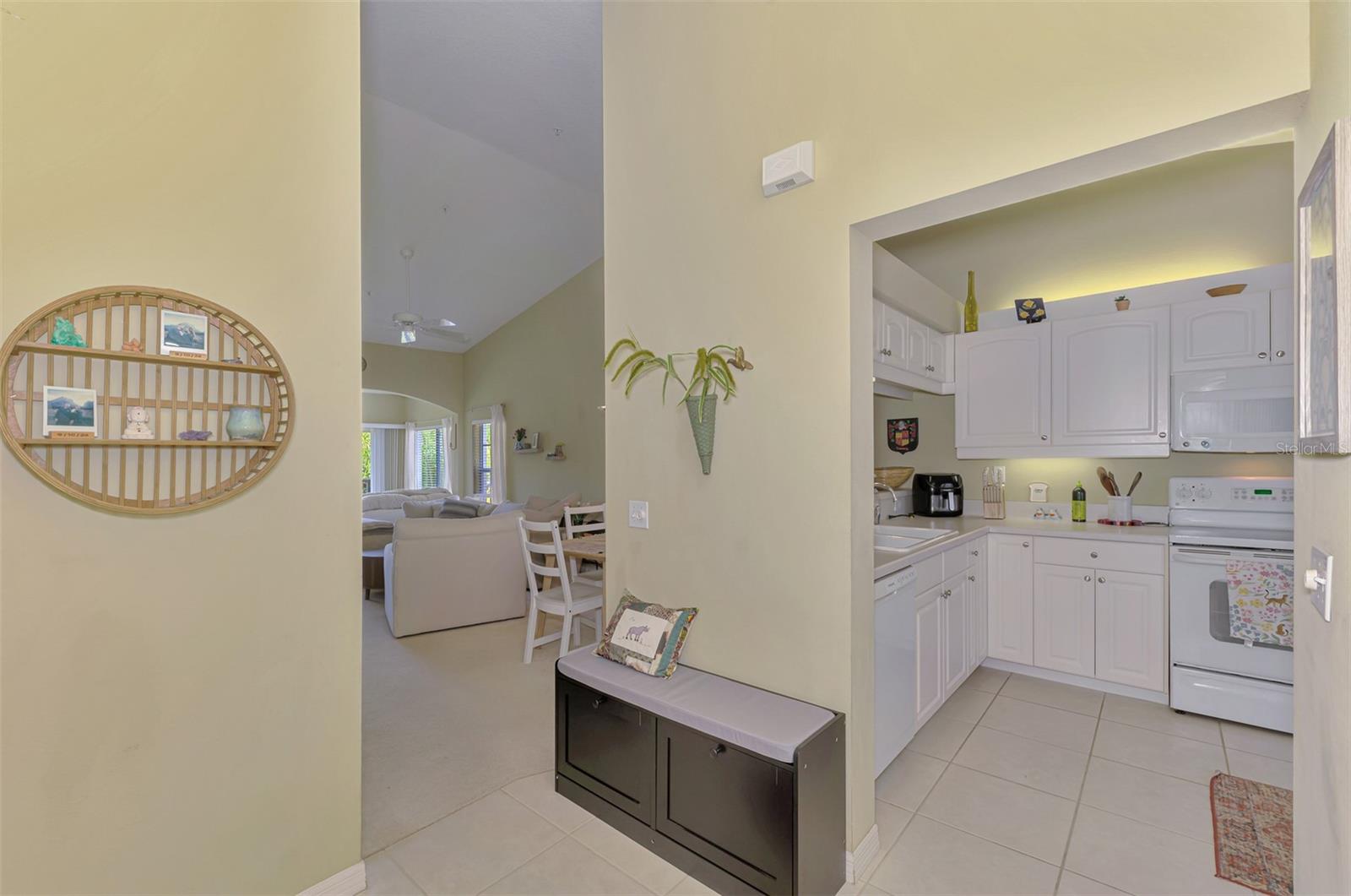 Image 19 of 70 For 900 Addington Court 203