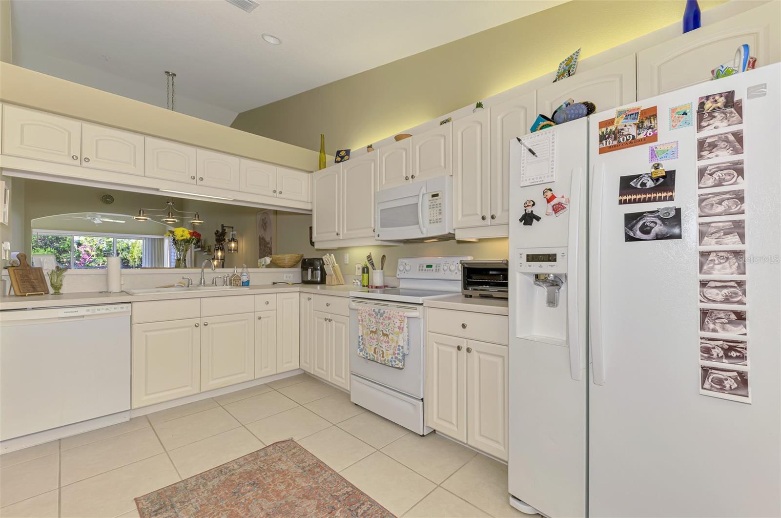 Image 37 of 70 For 900 Addington Court 203
