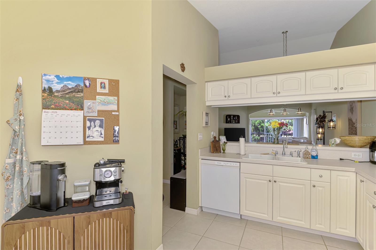 Image 38 of 70 For 900 Addington Court 203