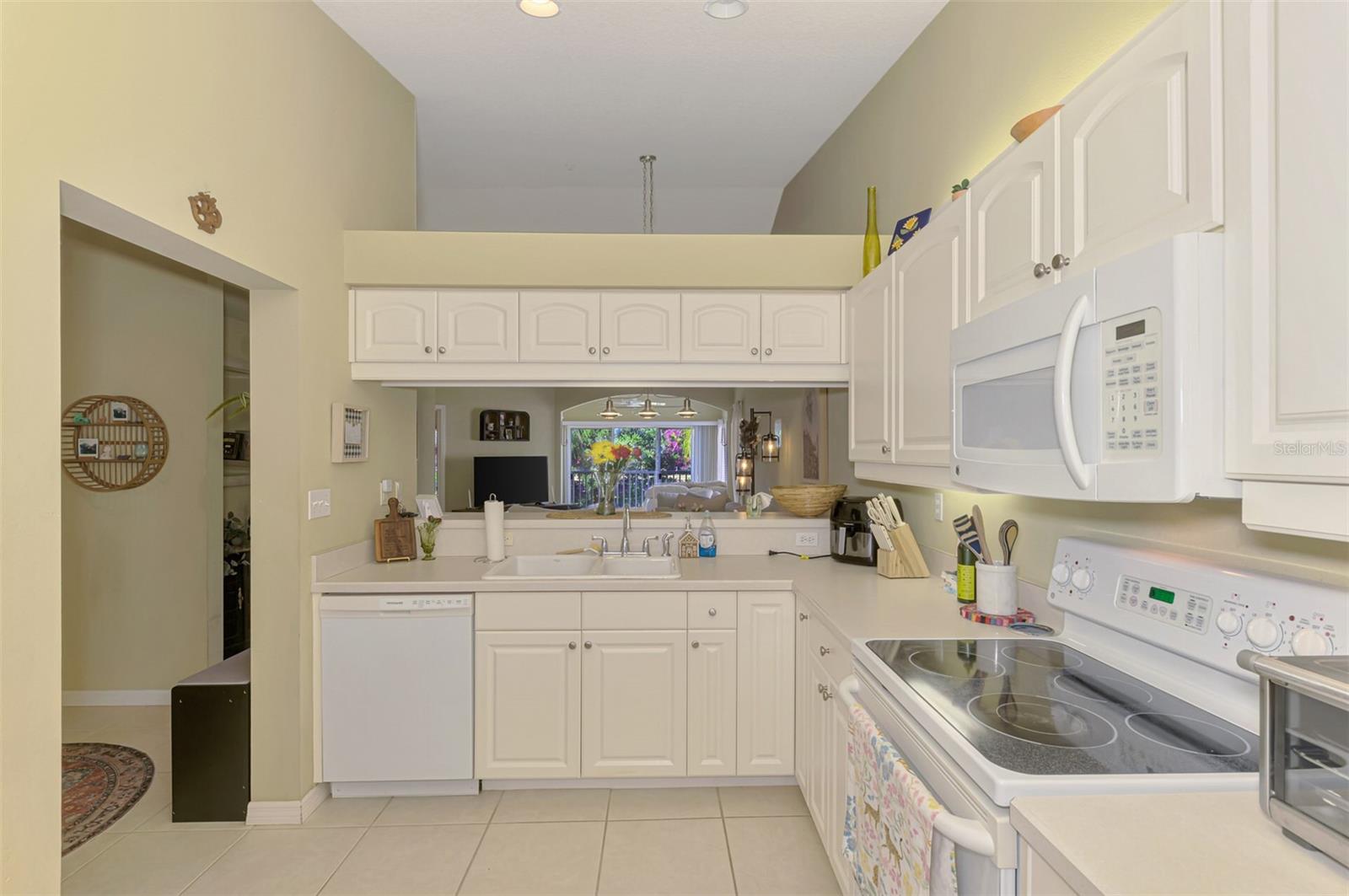 Image 39 of 70 For 900 Addington Court 203