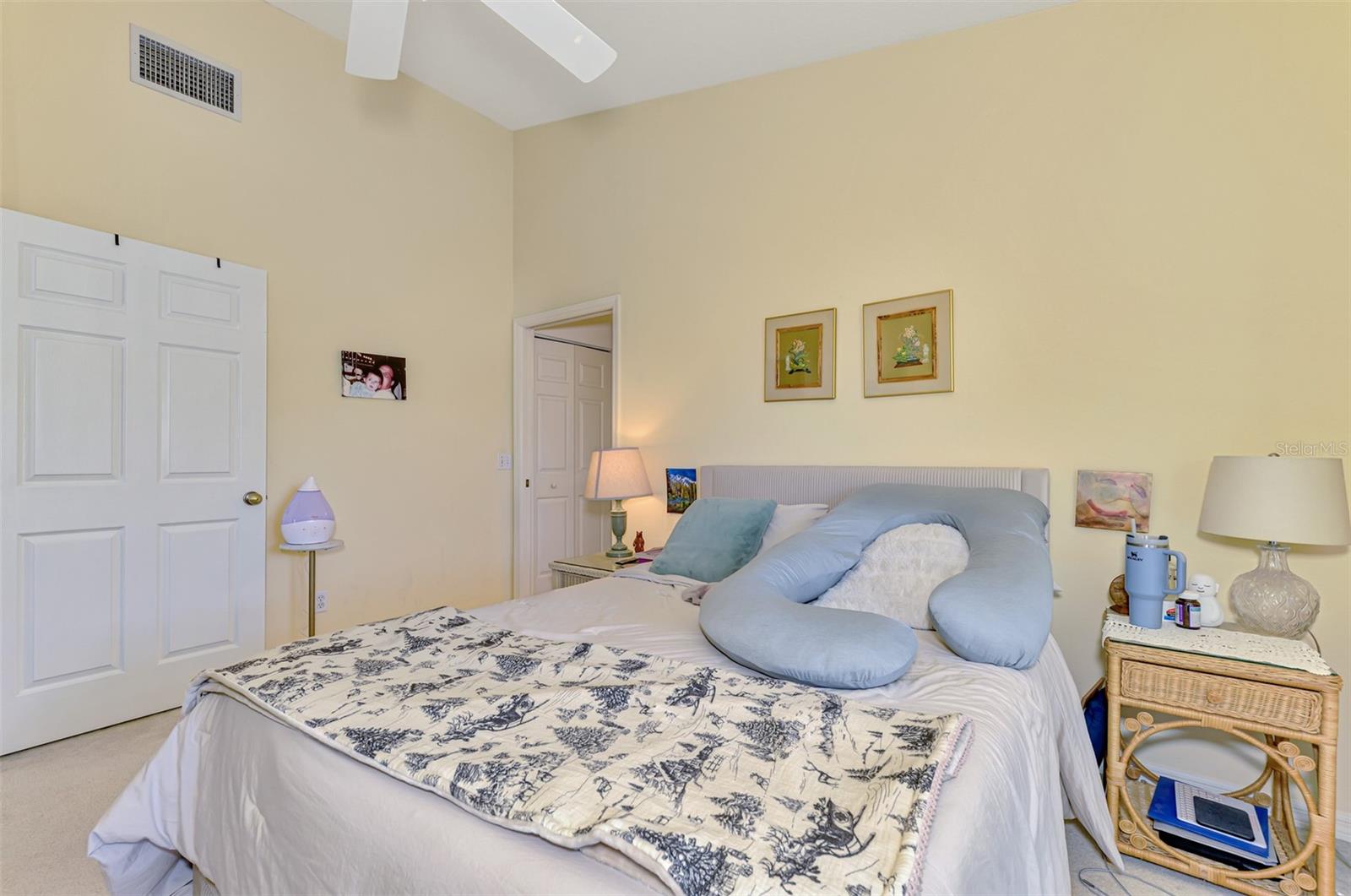 Image 43 of 70 For 900 Addington Court 203