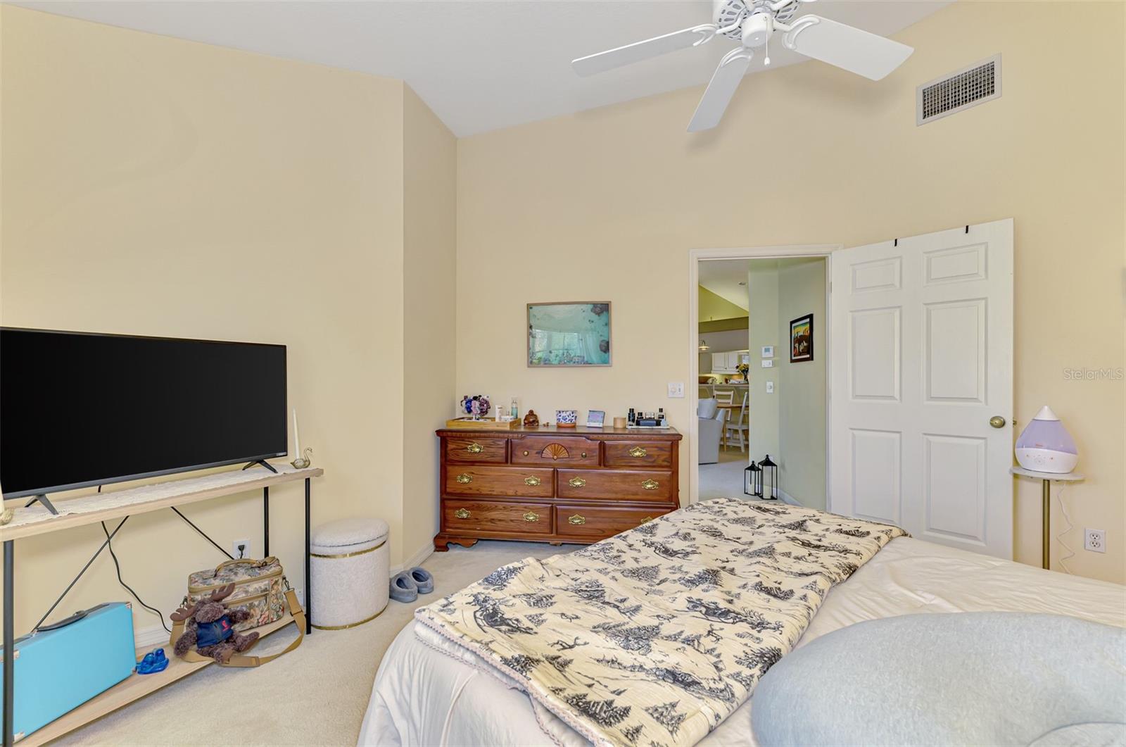 Image 47 of 70 For 900 Addington Court 203
