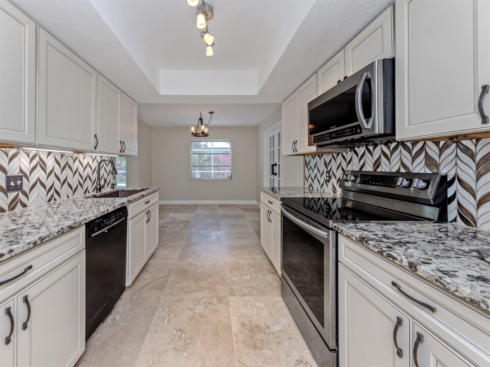 Image 18 of 60 For 1007 River Oaks Court