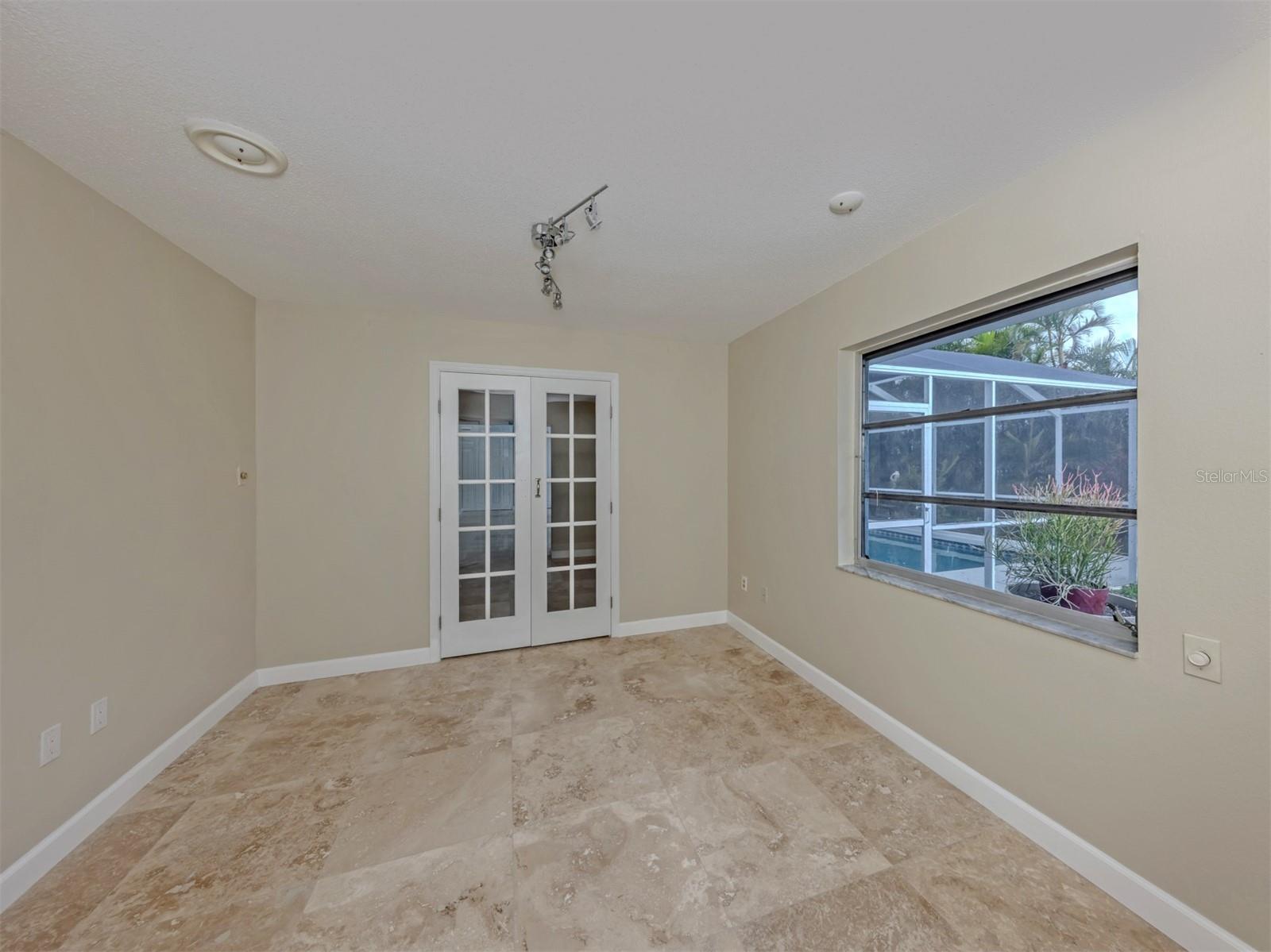 Image 20 of 60 For 1007 River Oaks Court