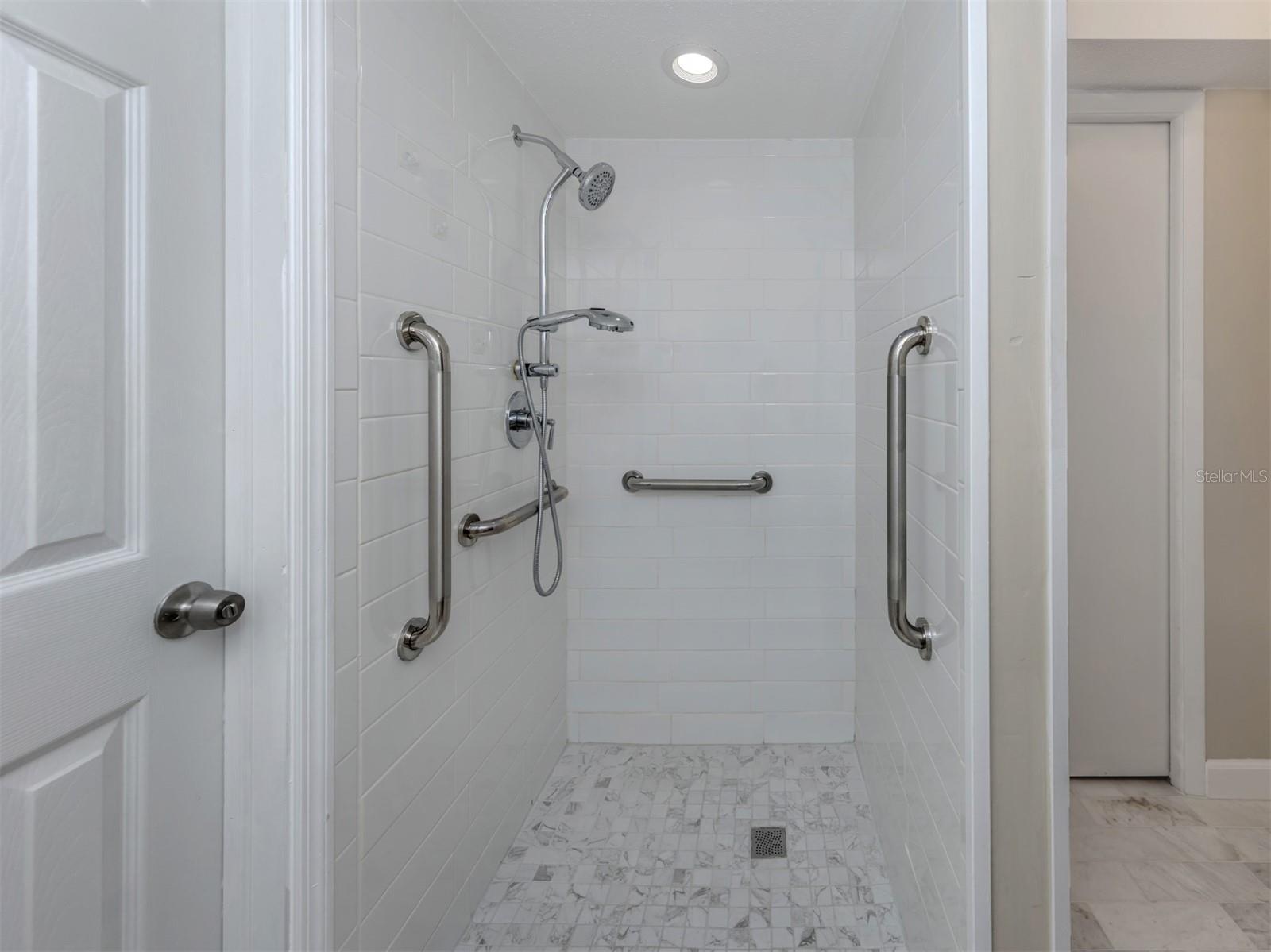 Image 24 of 60 For 1007 River Oaks Court