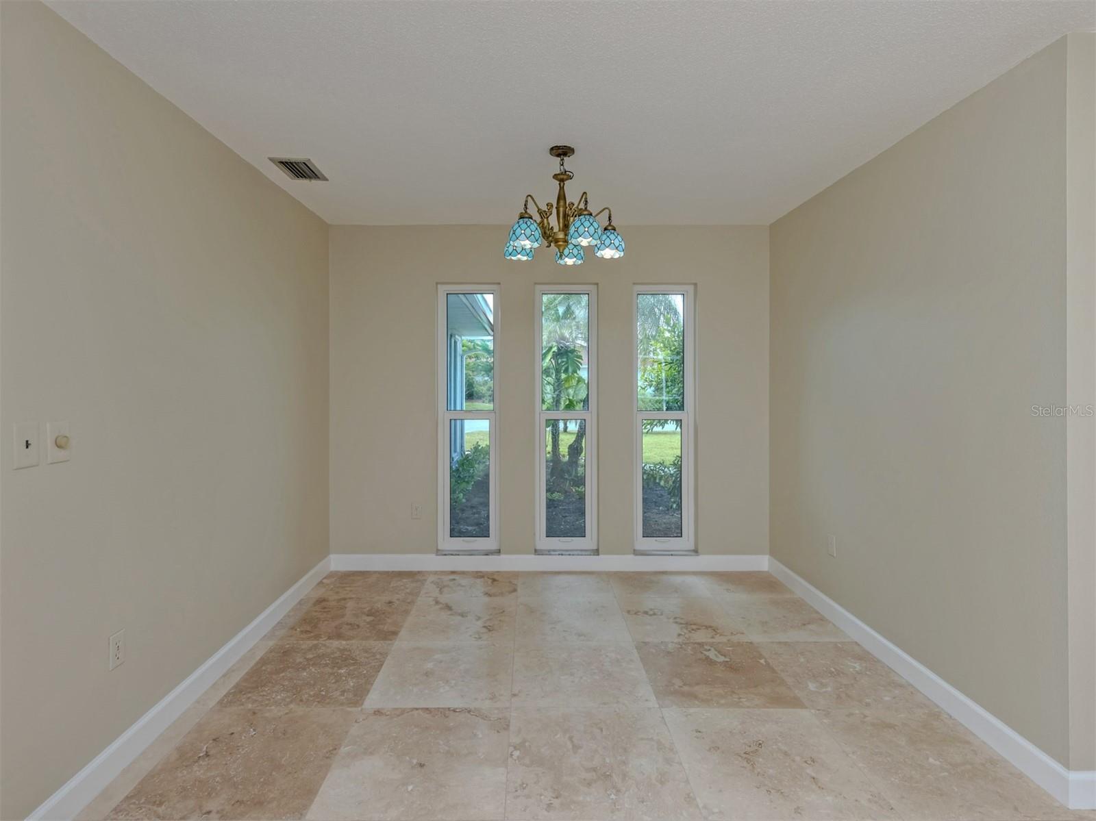 Image 7 of 60 For 1007 River Oaks Court