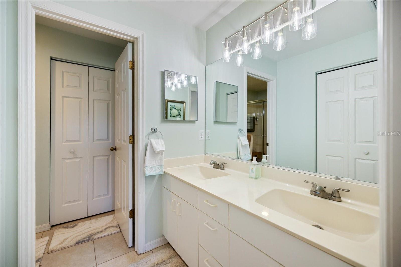 Image 21 of 40 For 801 Montrose Drive 202