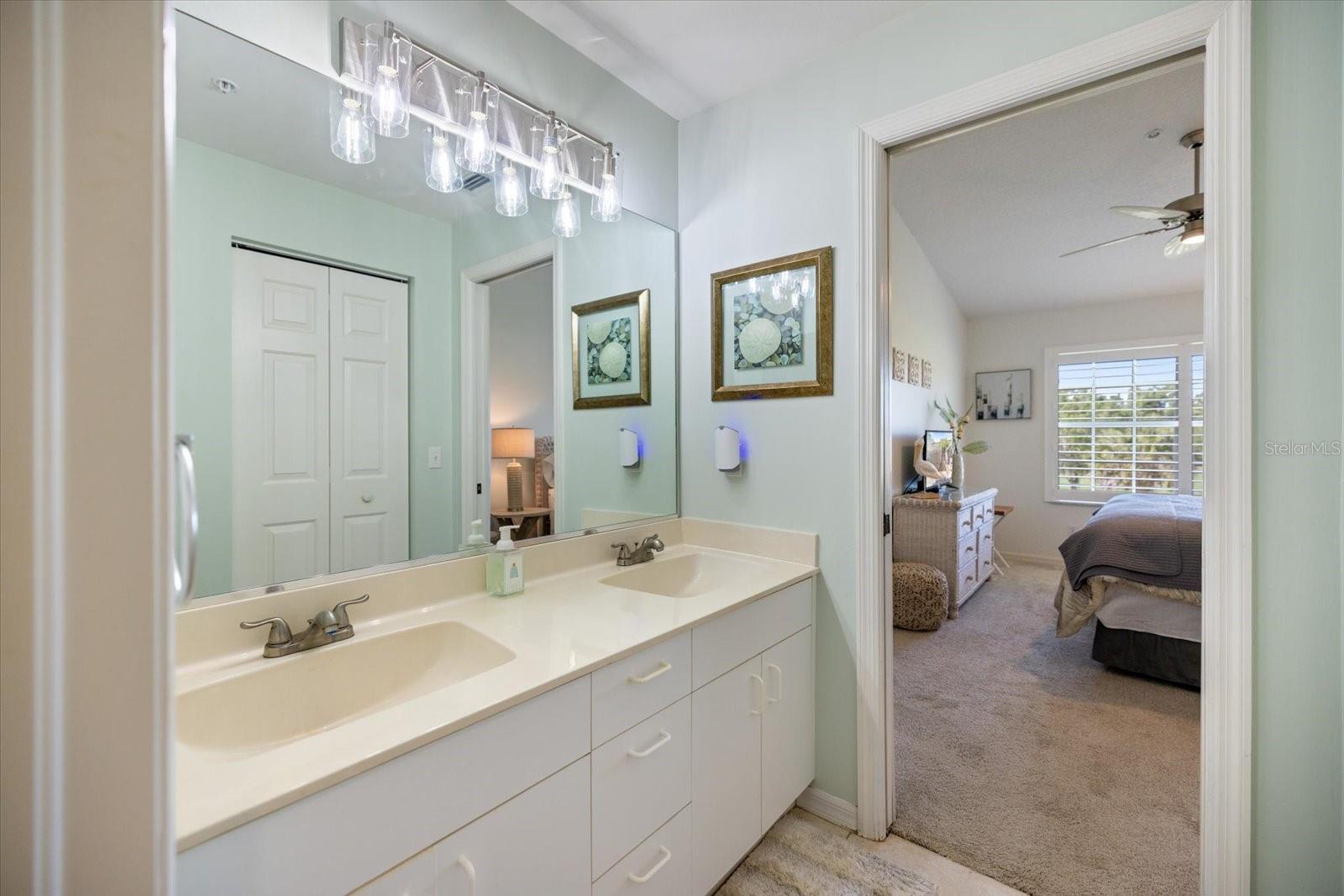 Image 22 of 40 For 801 Montrose Drive 202