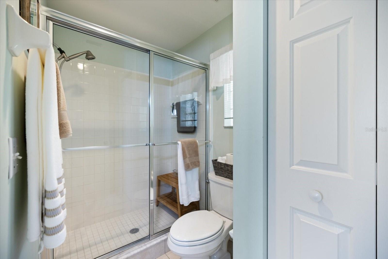 Image 23 of 40 For 801 Montrose Drive 202