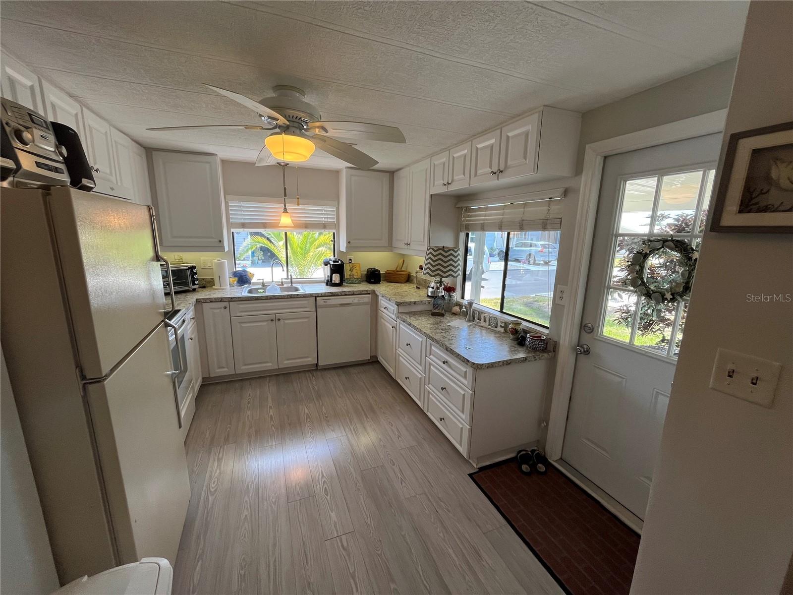 Image 14 of 30 For 533 Cervina Drive S