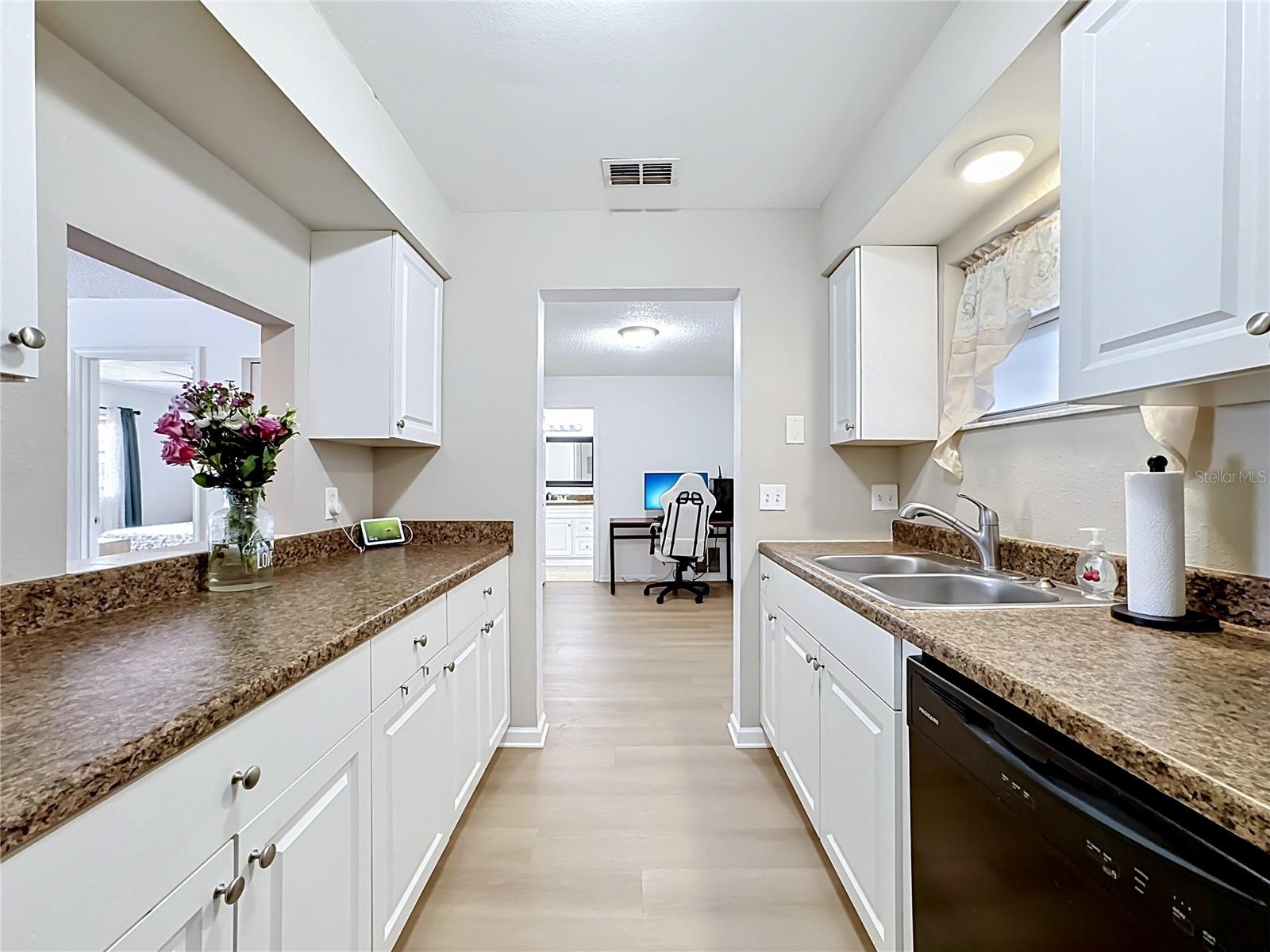 Image 14 of 33 For 5507 Fountain Lake Circle B206
