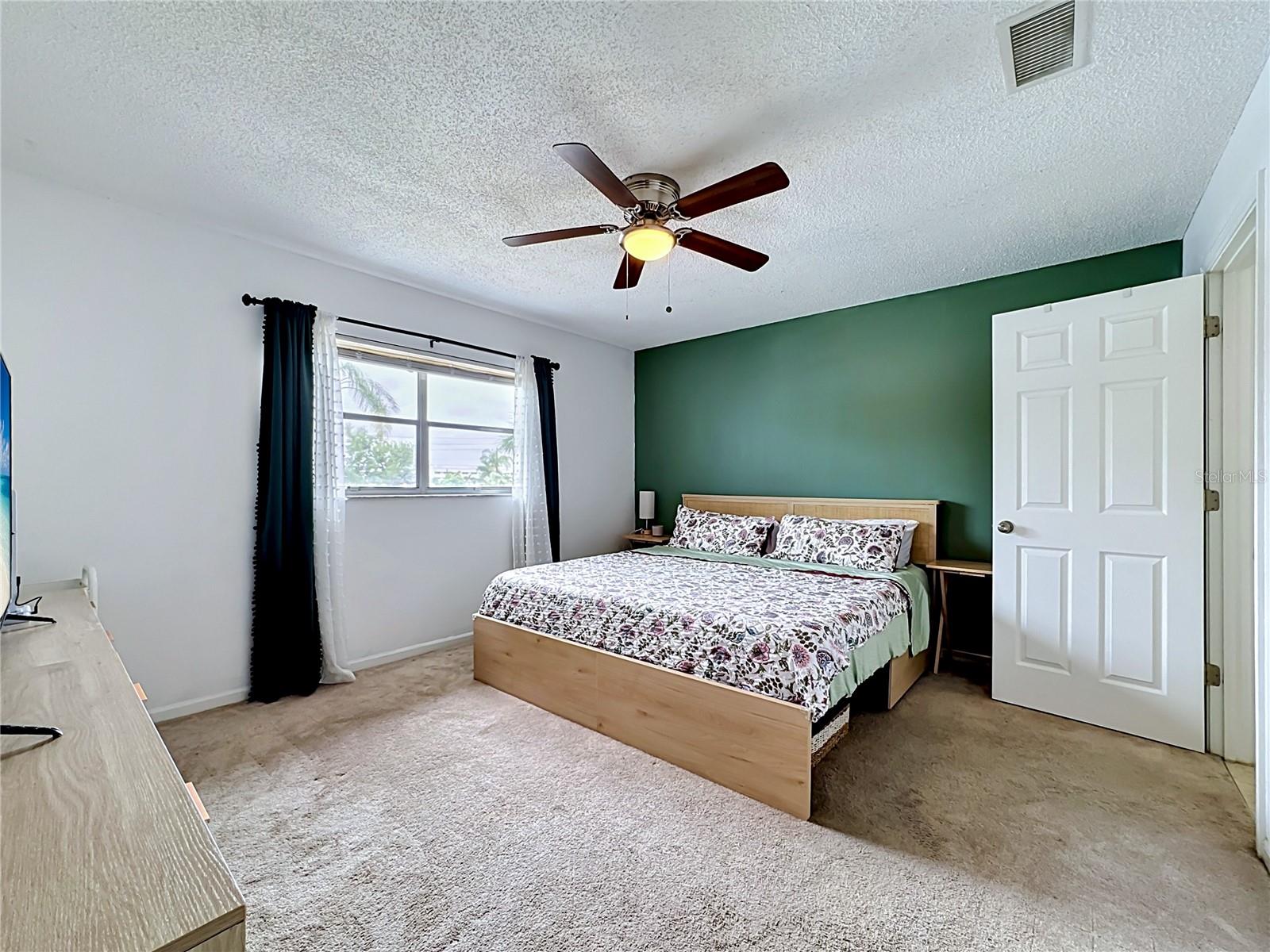Image 18 of 33 For 5507 Fountain Lake Circle B206