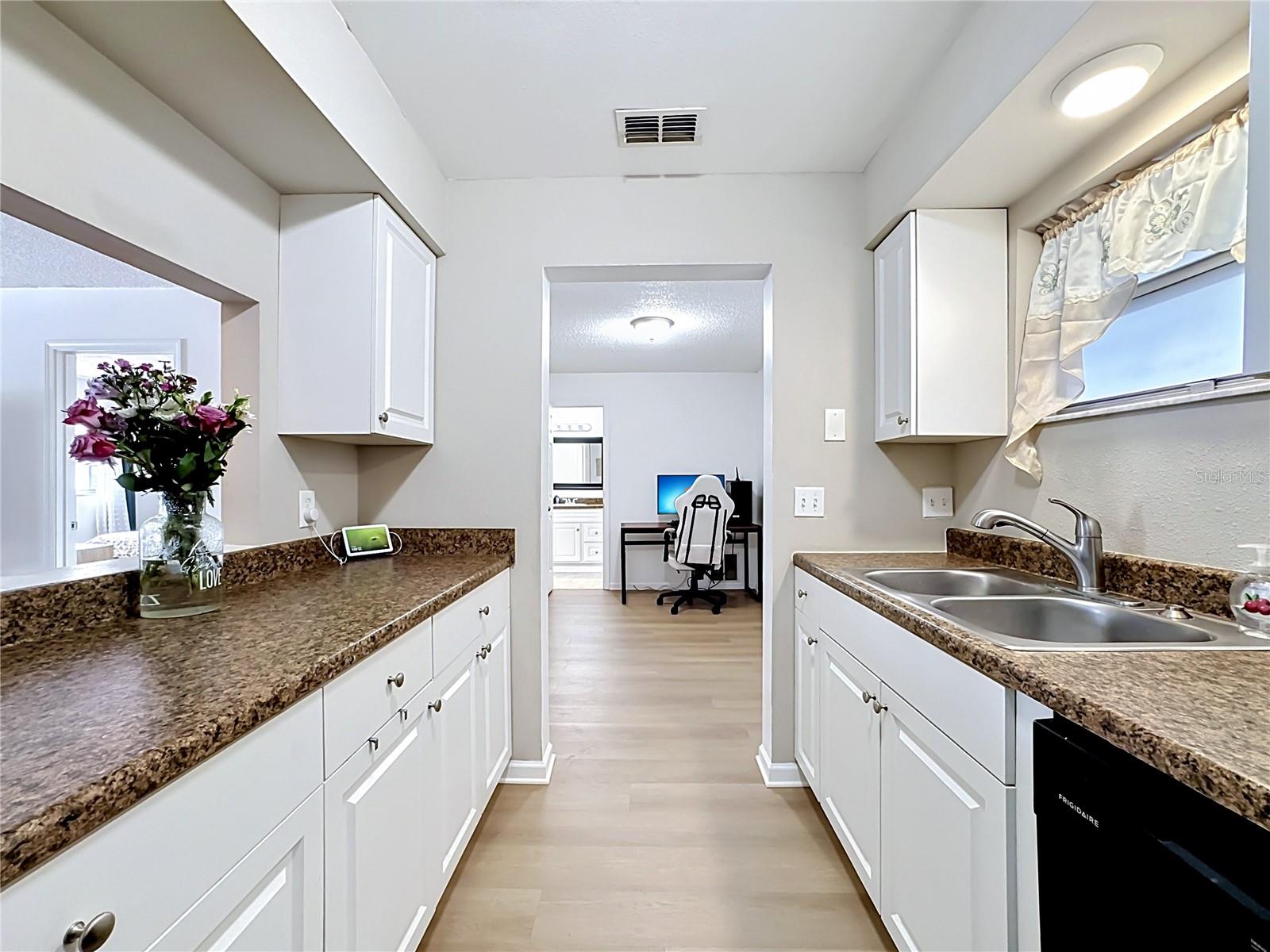 Image 3 of 33 For 5507 Fountain Lake Circle B206