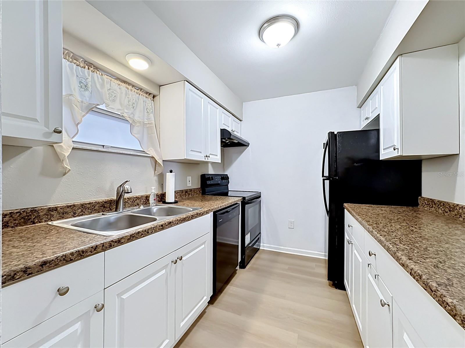 Image 7 of 33 For 5507 Fountain Lake Circle B206