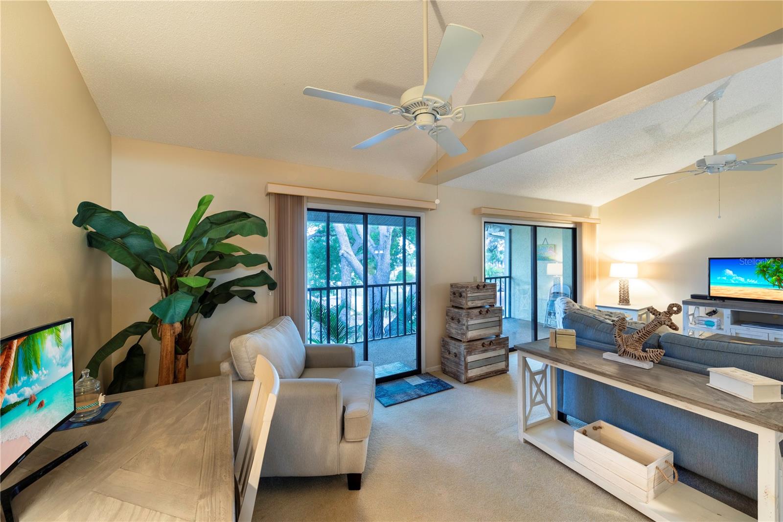 Image 12 of 39 For 646 Bird Bay Drive E 207