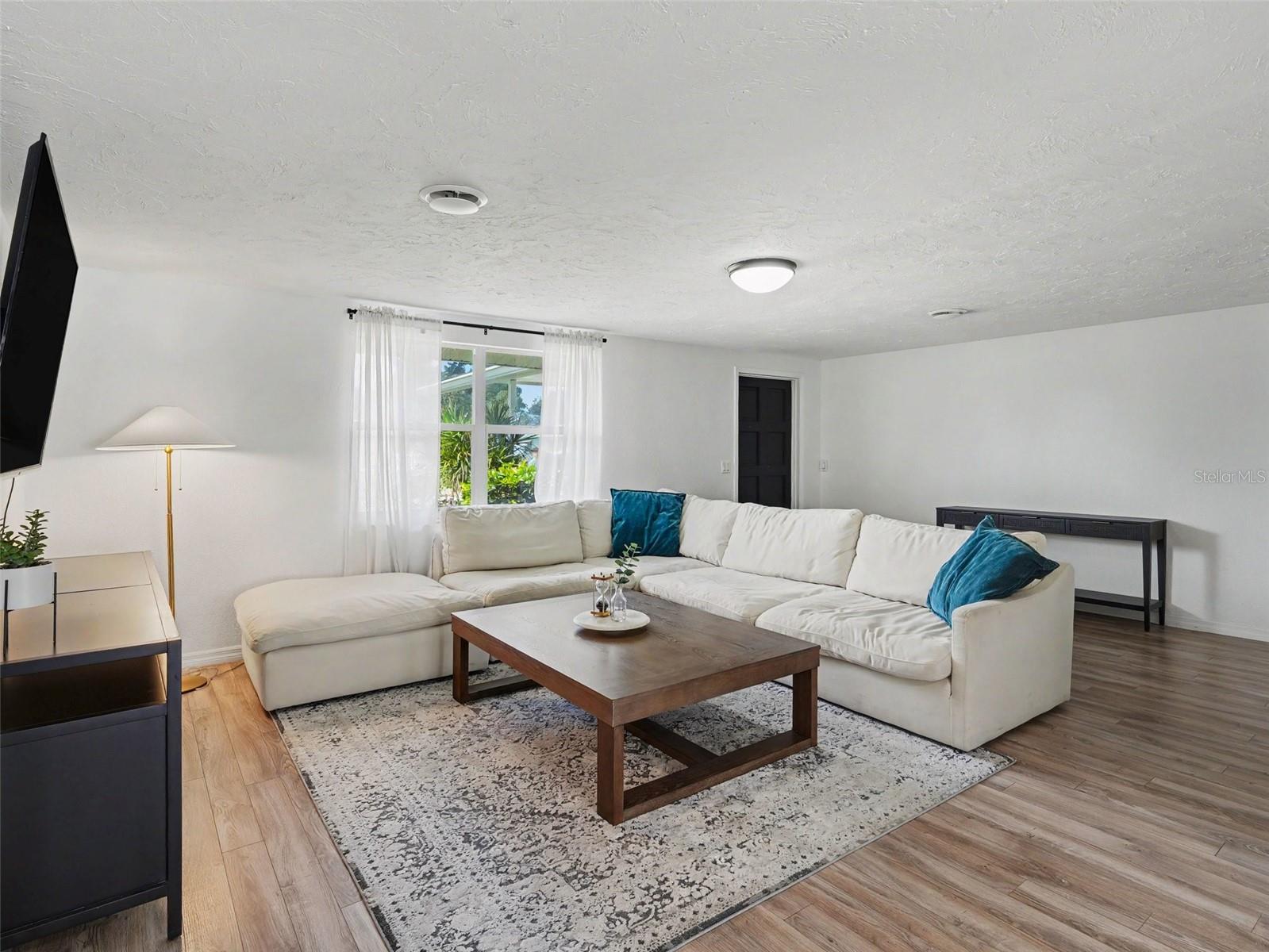 Image 6 of 55 For 222 Malvern Drive