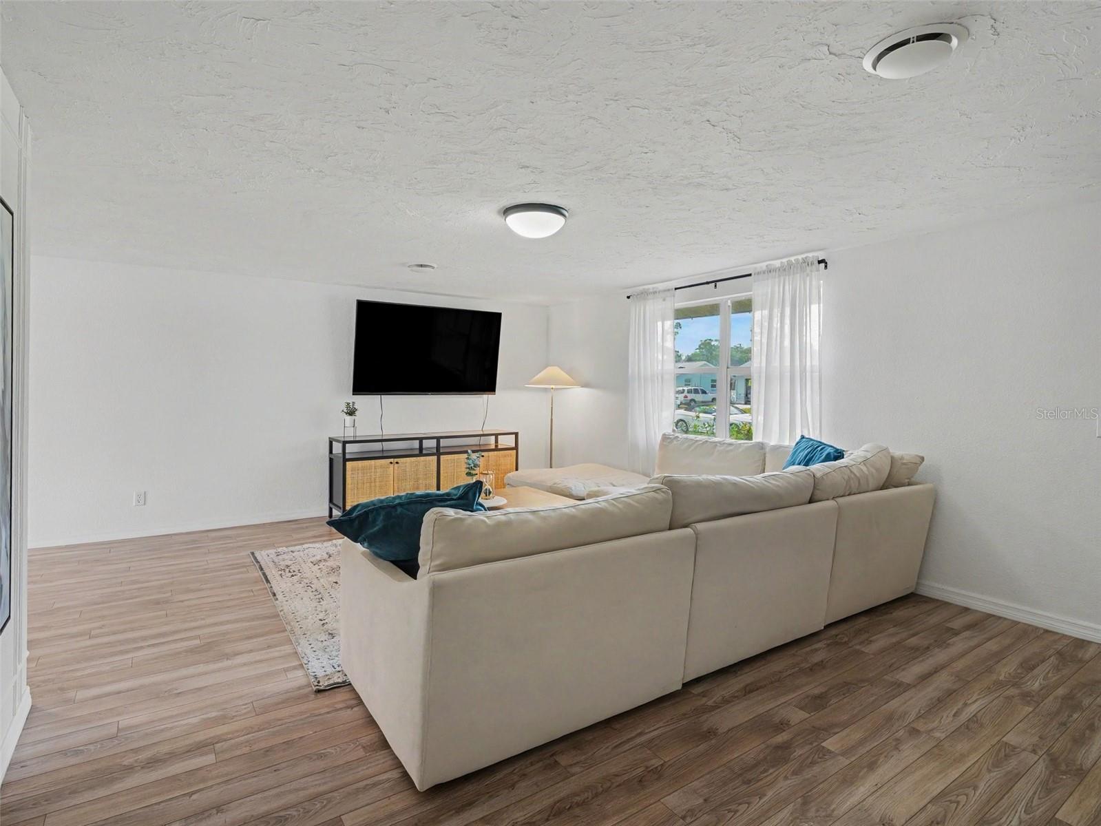 Image 8 of 55 For 222 Malvern Drive