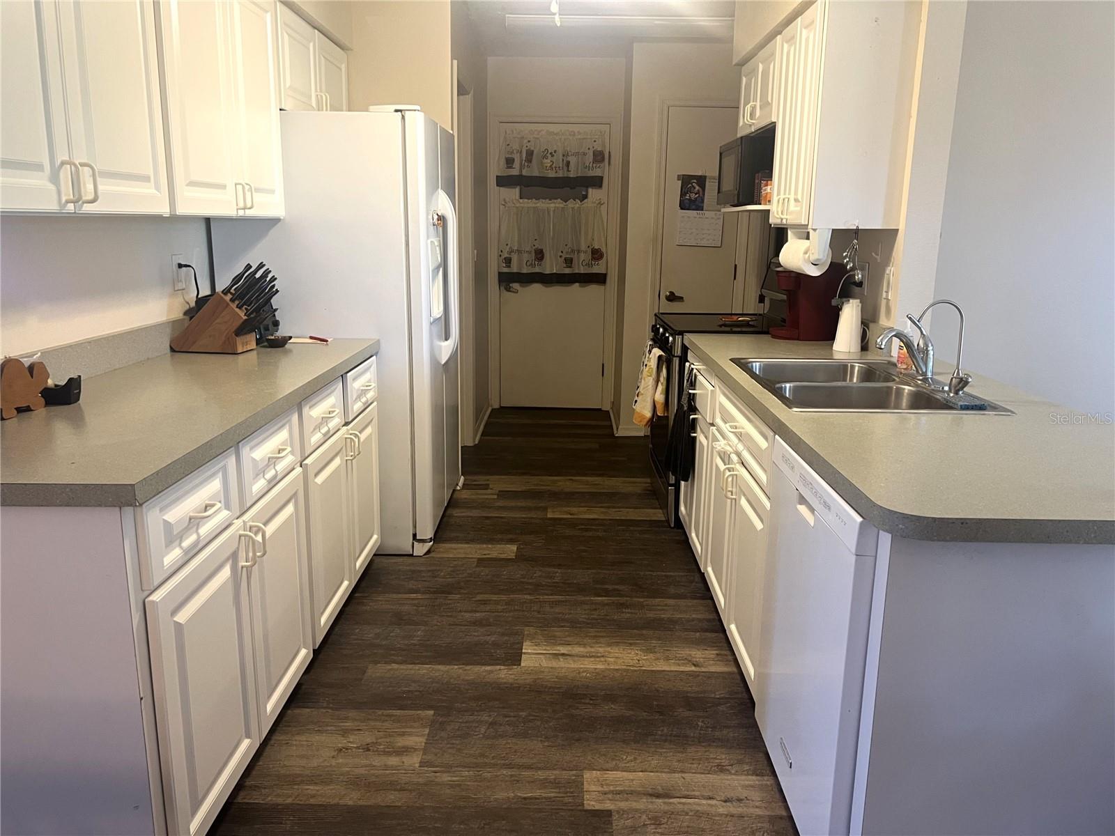 Image 11 of 56 For 221 Venice Boulevard