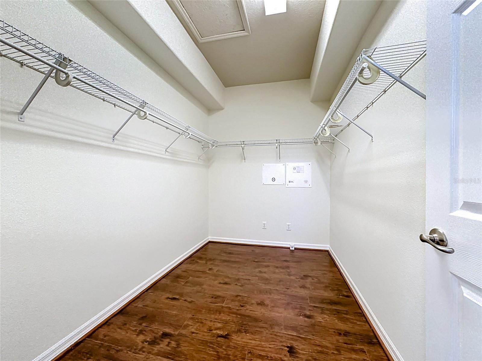 Listing photo id 33 for 11603 Dancing River Drive
