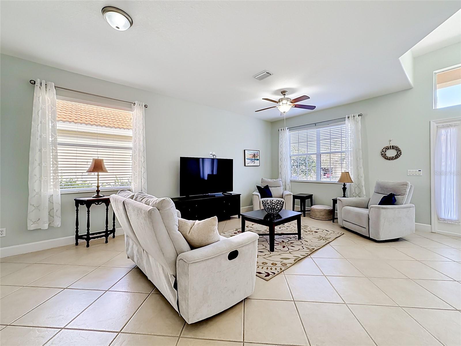 Listing photo id 5 for 11603 Dancing River Drive