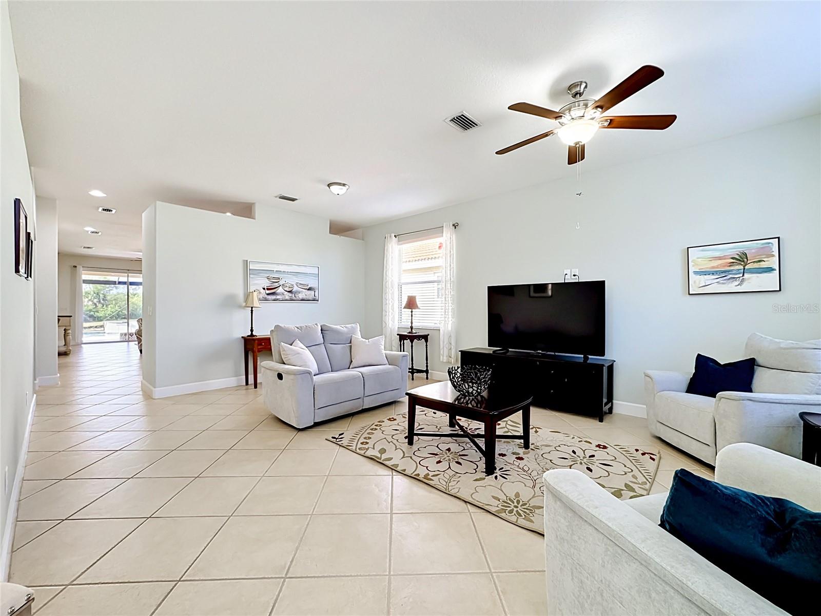 Listing photo id 7 for 11603 Dancing River Drive