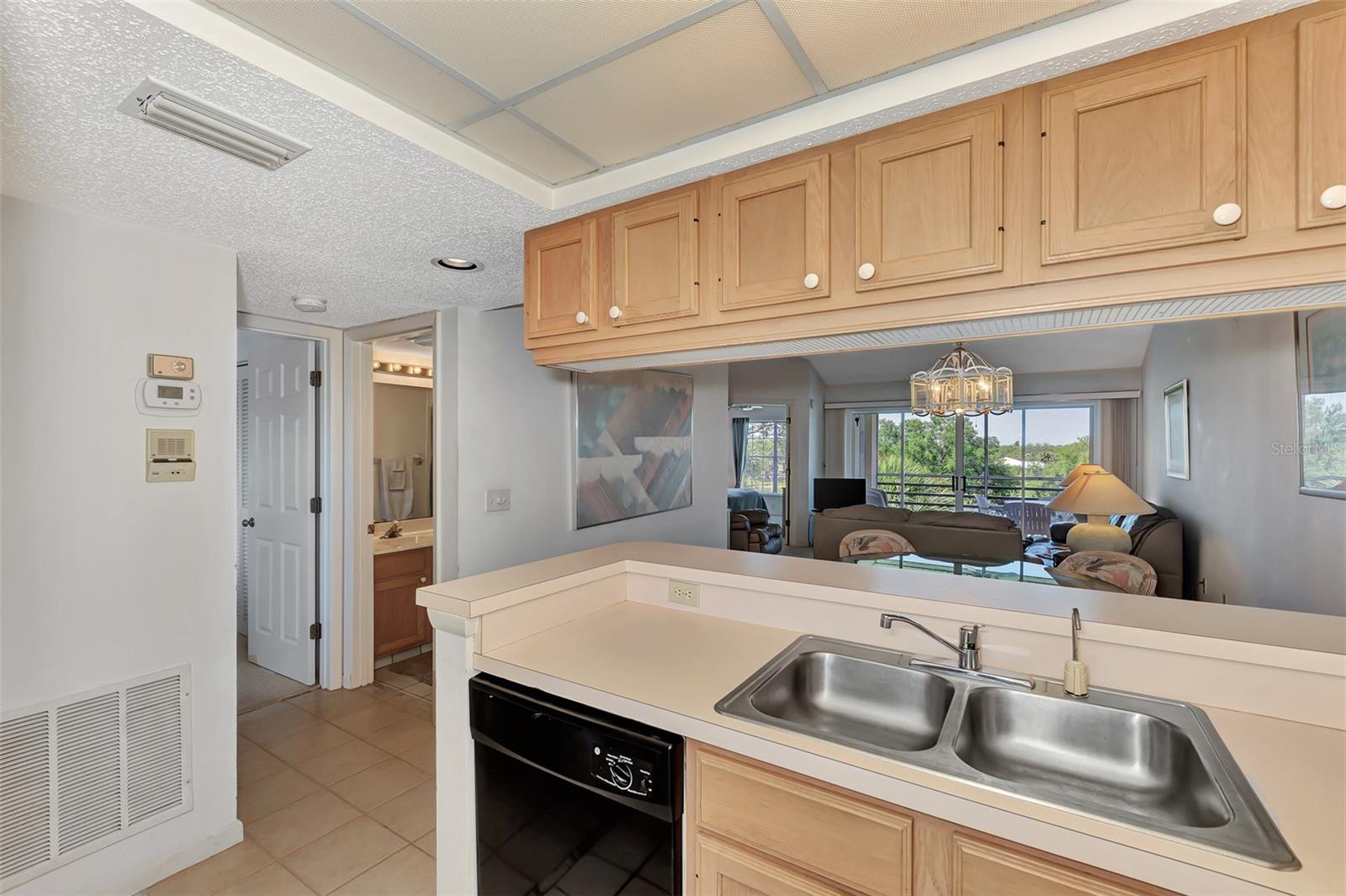 Image 17 of 59 For 841 Wexford Boulevard 841