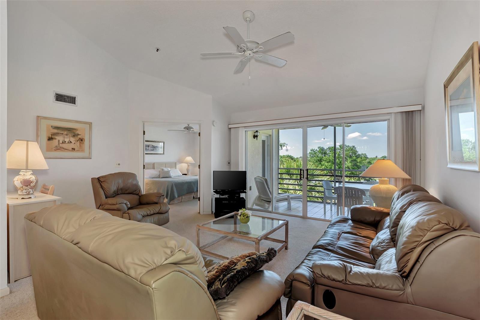 Image 25 of 59 For 841 Wexford Boulevard 841