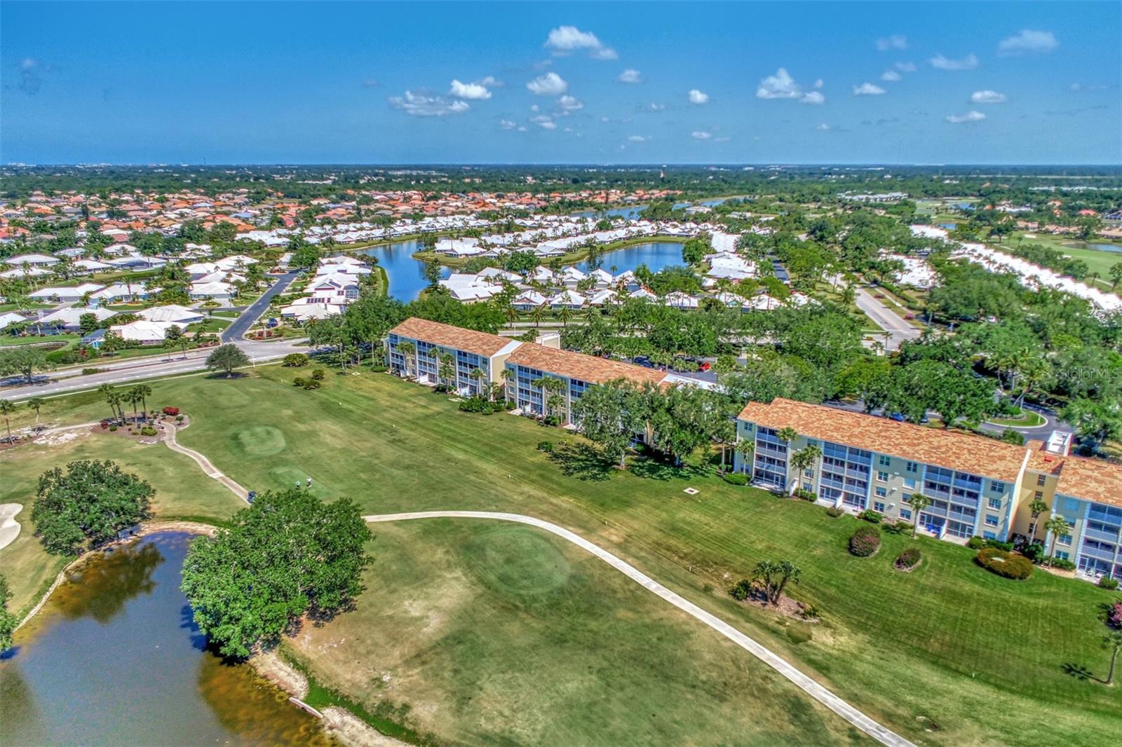 Image 42 of 59 For 841 Wexford Boulevard 841