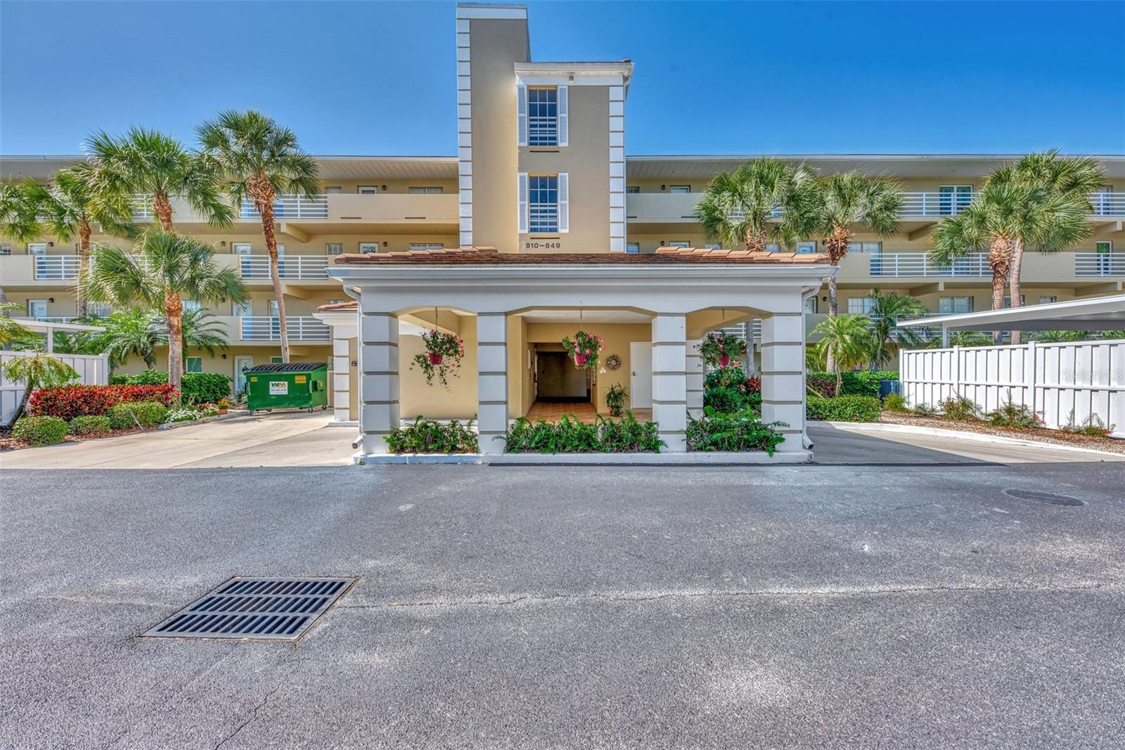 Image 6 of 59 For 841 Wexford Boulevard 841