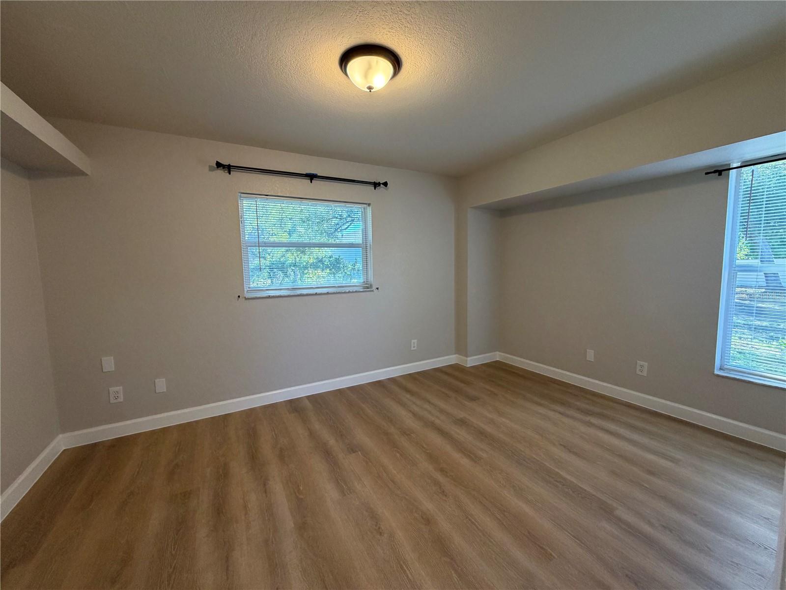 Image 13 of 34 For 4847 Luther Avenue