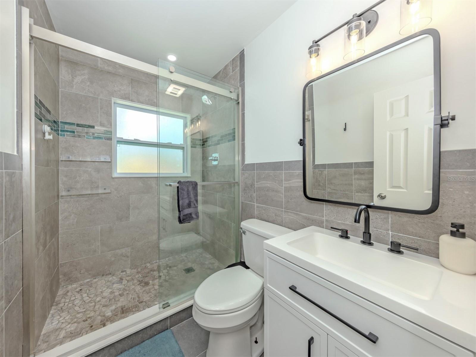 Image 13 of 33 For 929 Cypress Avenue
