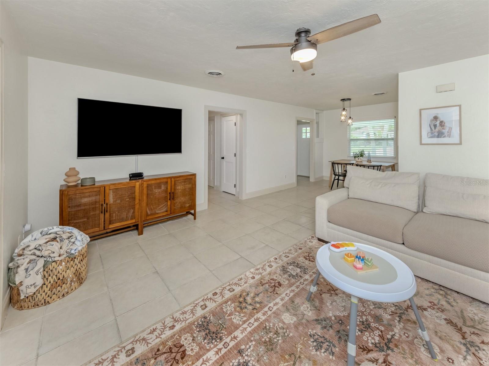 Image 18 of 33 For 929 Cypress Avenue