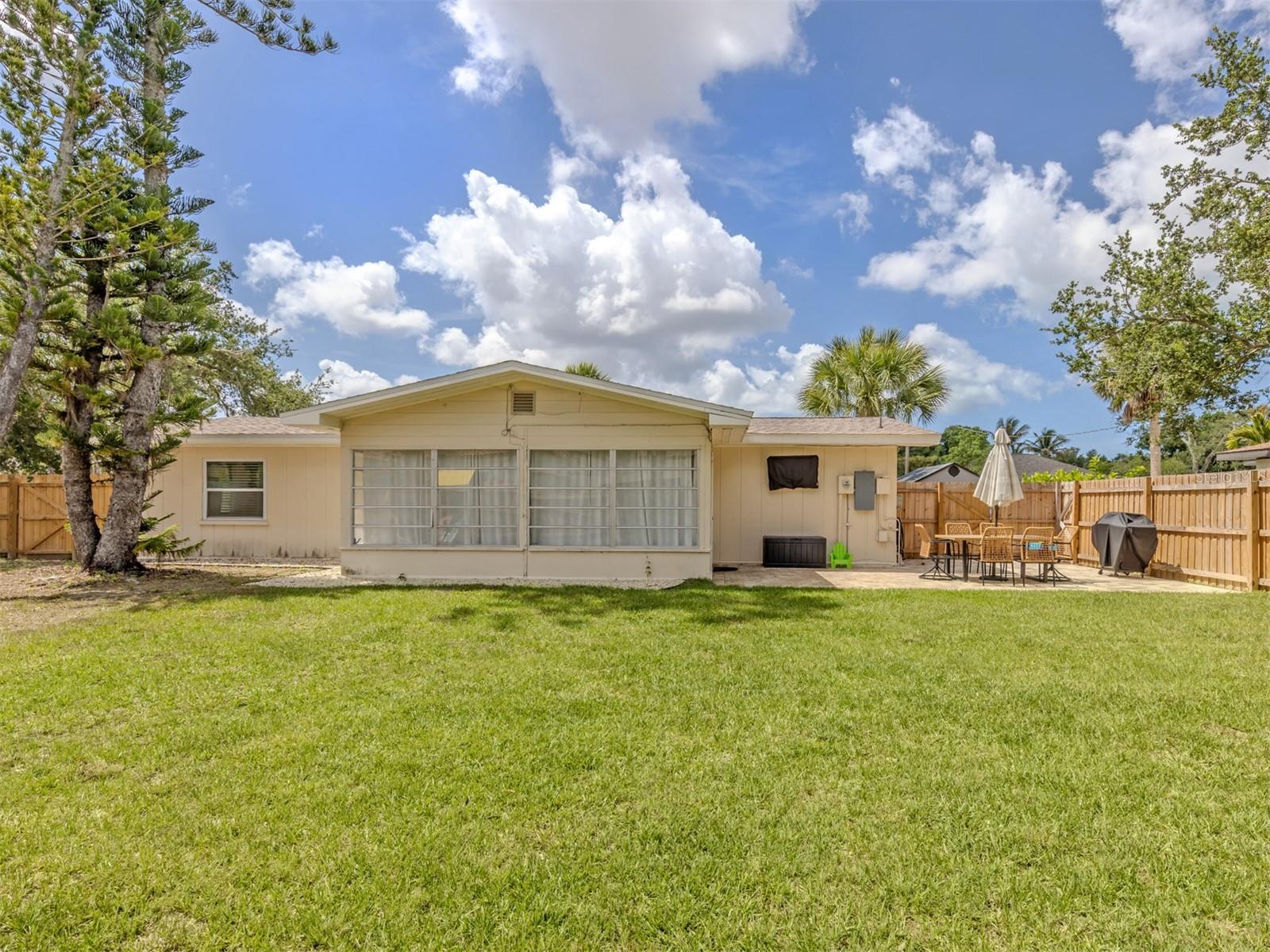 Image 26 of 33 For 929 Cypress Avenue