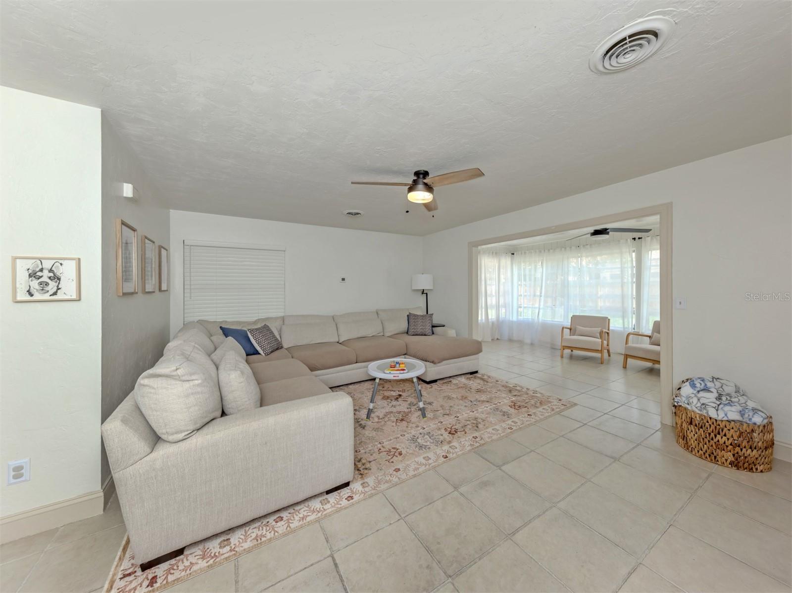 Image 3 of 33 For 929 Cypress Avenue