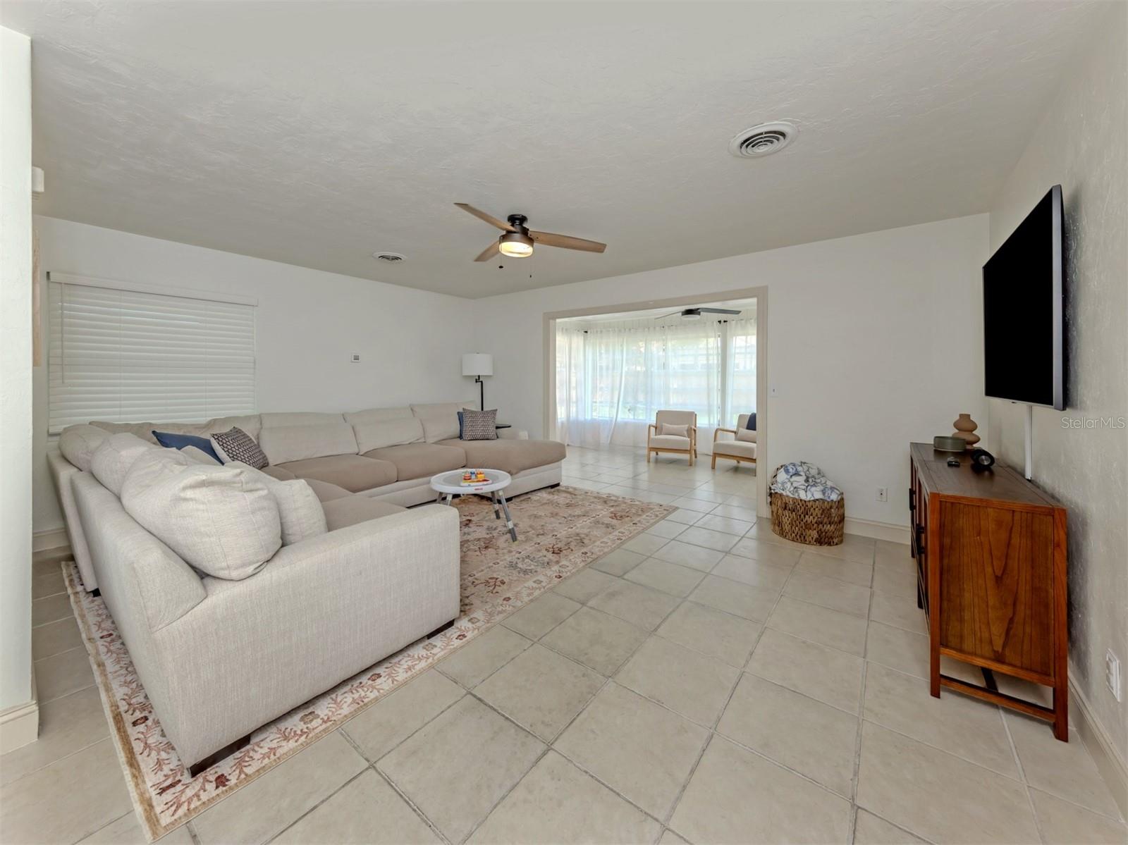 Image 31 of 33 For 929 Cypress Avenue