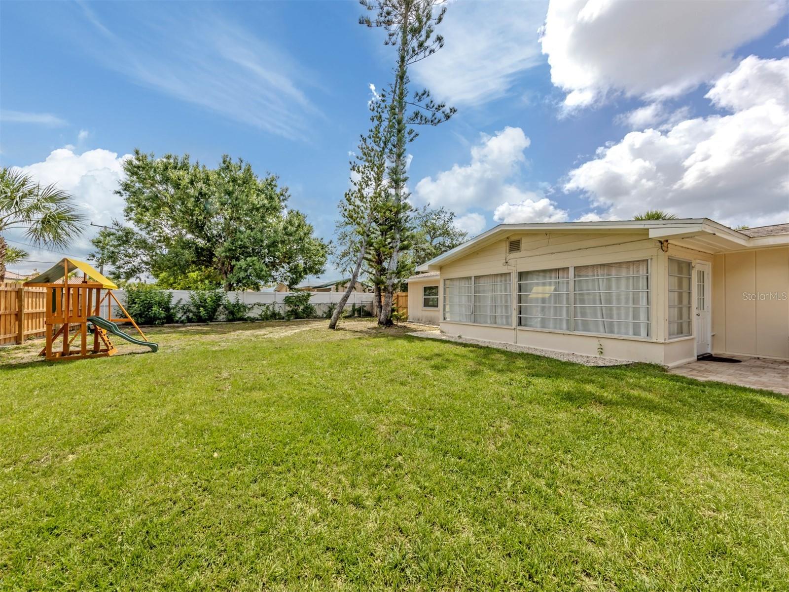Image 33 of 33 For 929 Cypress Avenue