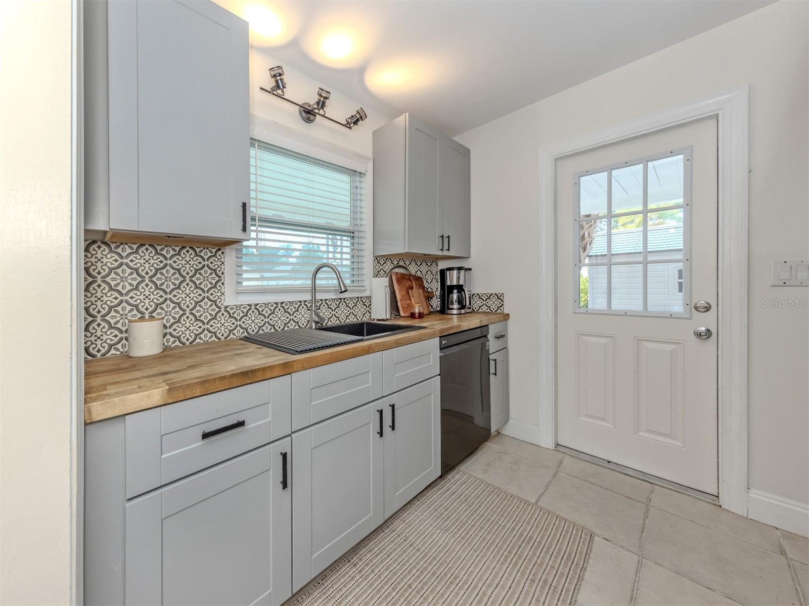 Image 4 of 33 For 929 Cypress Avenue