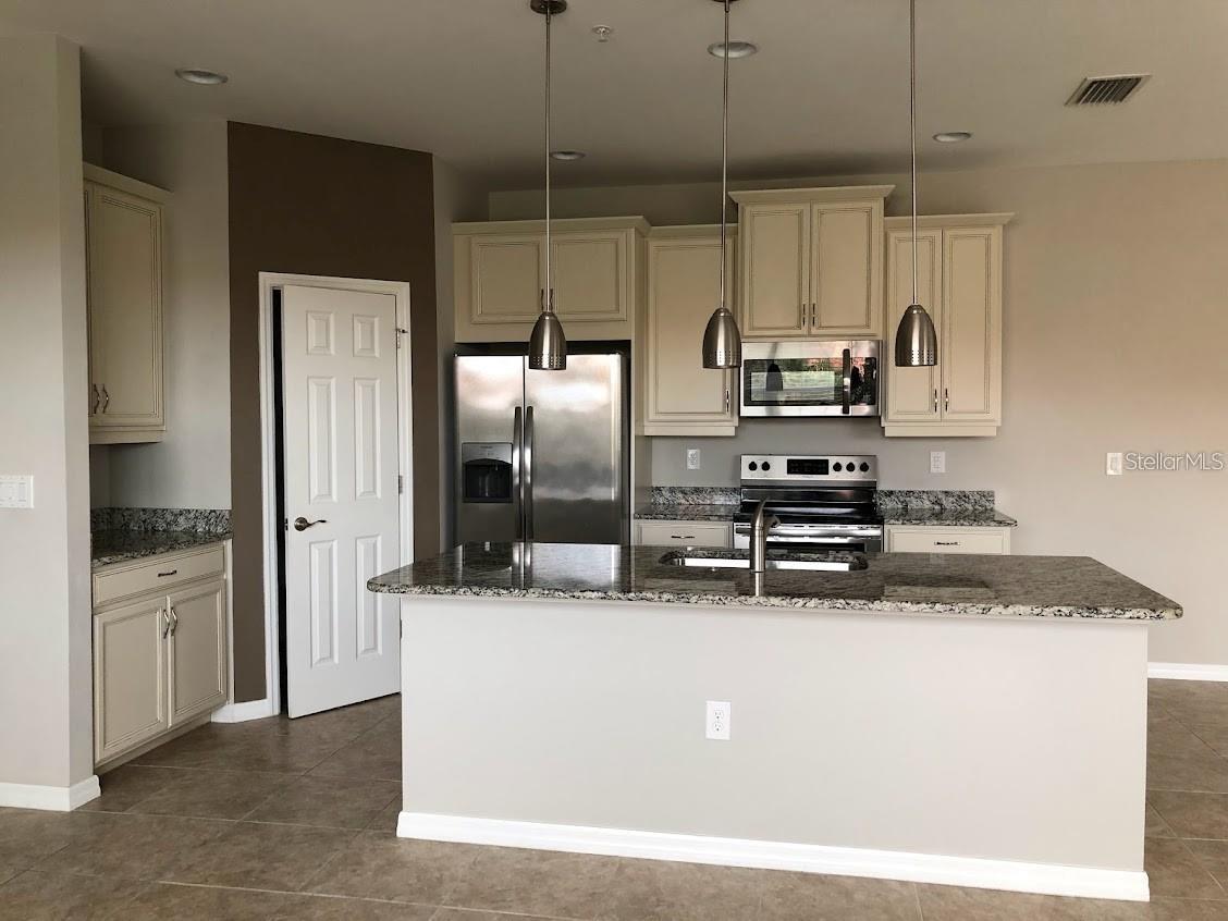 Image 15 of 41 For 4219 Frontier Way 105