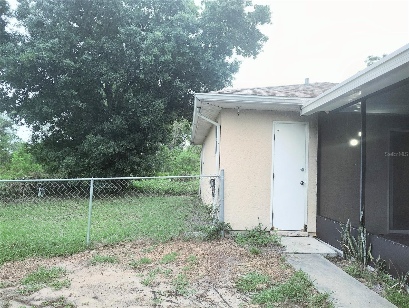 Image 10 of 34 For 168 Richlawn Avenue