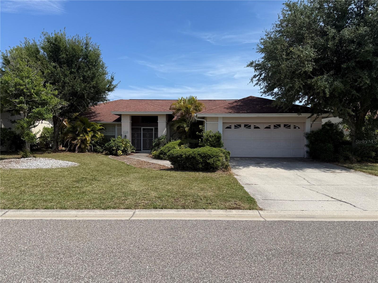 Listing Details for 5008 Southern Pine Circle, VENICE, FL 34293