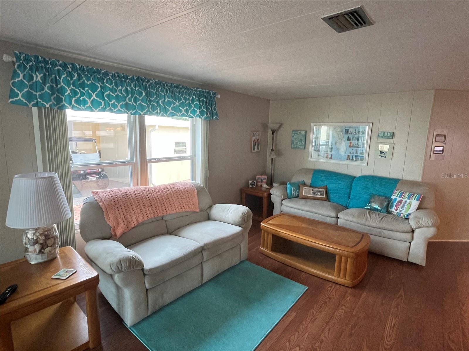 Image 14 of 39 For 825 Jolanda Circle