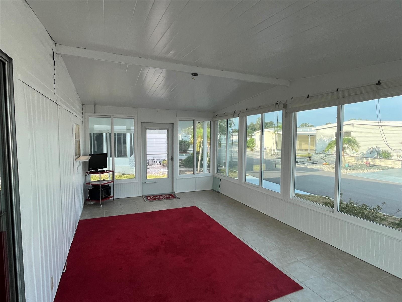 Image 20 of 39 For 825 Jolanda Circle
